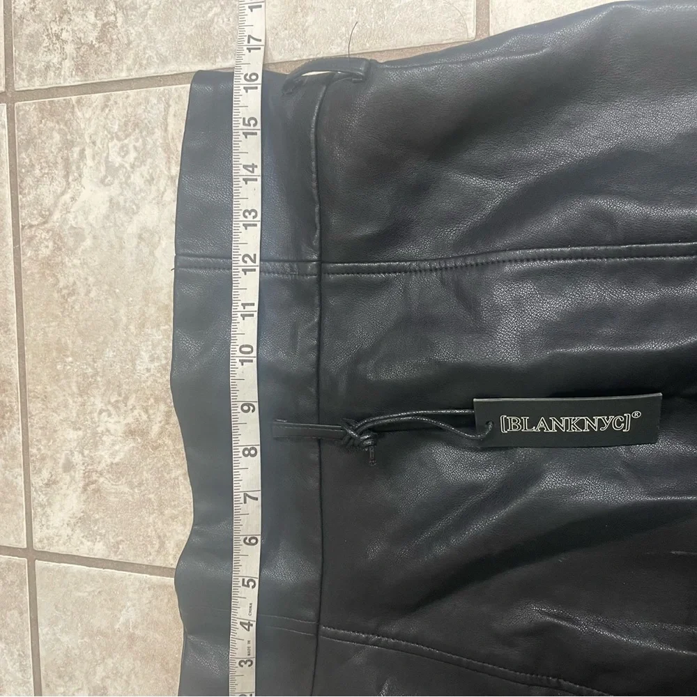 NEW BLANK NYC Blank NYC Faux Leather‎ Front Zip Mini Skirt Size 28
